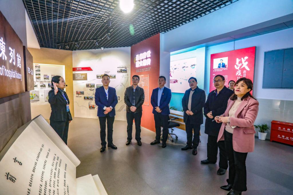 The New Leadership Team Visit the Exhibition Hall of Hospital’s History
